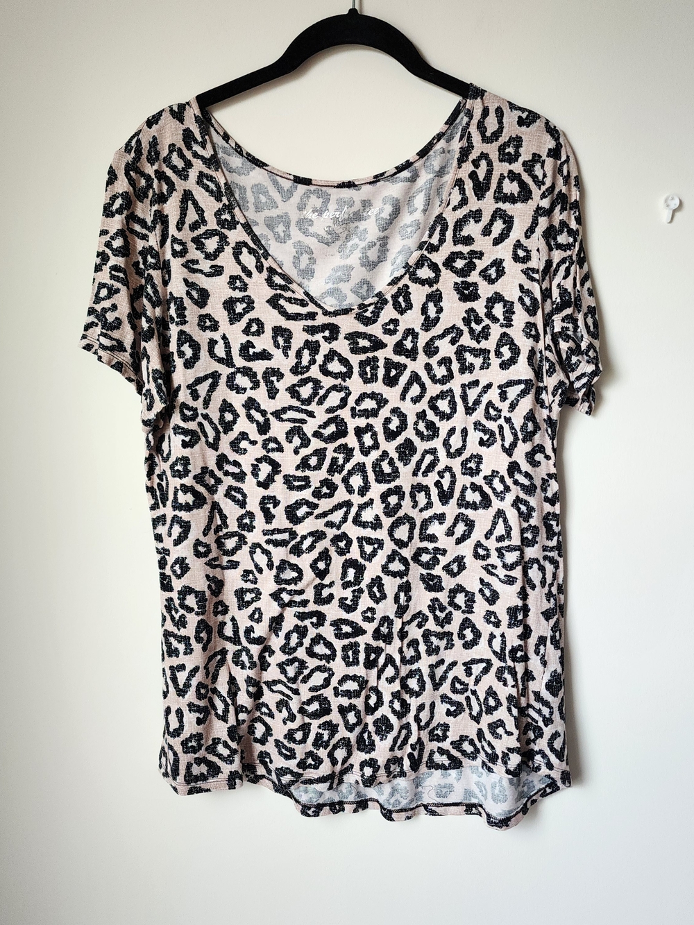 Women's Pink Leopard Print V-Neck Top